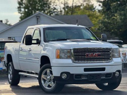 White 2013 GMC Sierra 2500 Denali