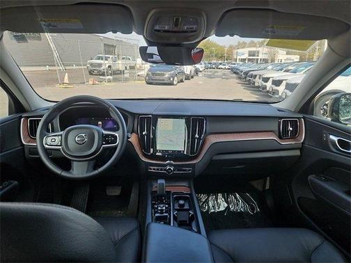 2024 Volvo XC60 B5 Plus Dark Theme