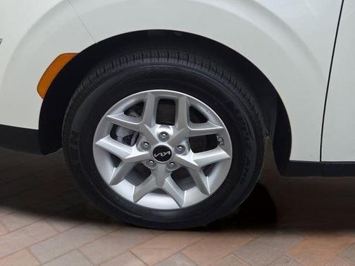 Snow White Pearl 2025 Kia Soul LX