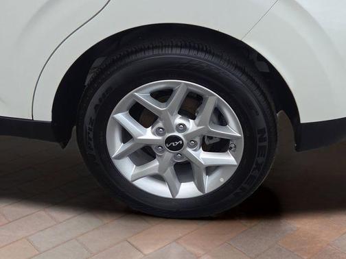 Snow White Pearl 2025 Kia Soul LX