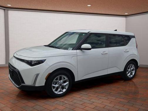 Snow White Pearl 2025 Kia Soul LX