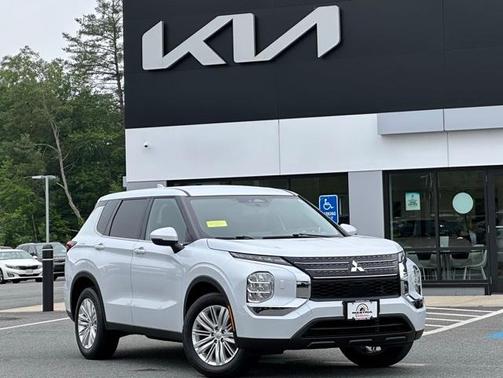 2024 Mitsubishi Outlander ES