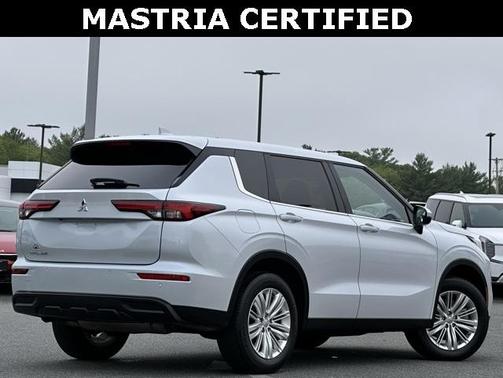 2024 Mitsubishi Outlander ES