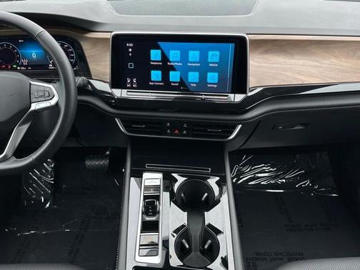 2025 Volkswagen Atlas 2.0T SE