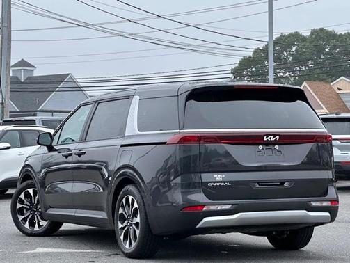 2024 Kia Carnival EX