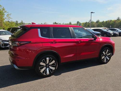Diamond 2025 Mitsubishi Outlander SE