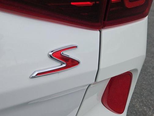 Snow White Pearl 2021 Kia Seltos S