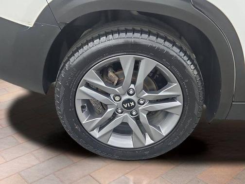 Snow White Pearl 2021 Kia Seltos S