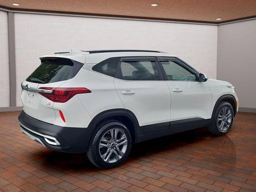 Snow White Pearl 2021 Kia Seltos S