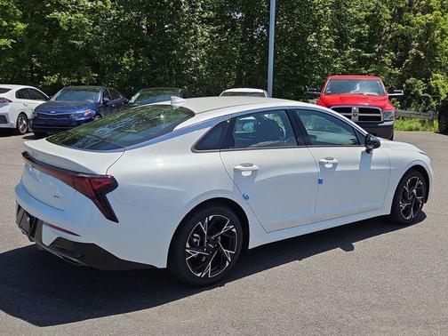 Snow White Pearl 2026 Kia K5 GT-Line
