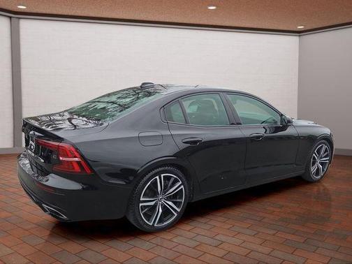 2019 Volvo S60 T6 R-Design