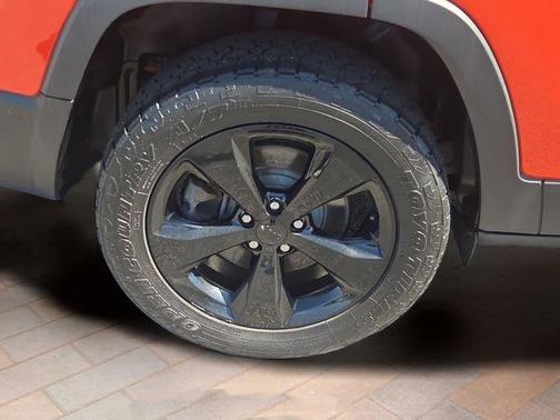 Spitfire Orange Clearcoat 2021 Jeep Cherokee Latitude Plus