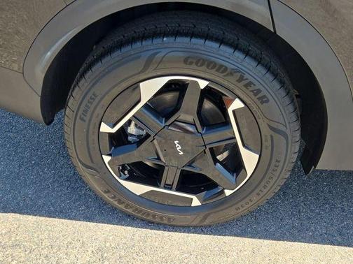 Black 2026 Kia Sportage Hybrid S