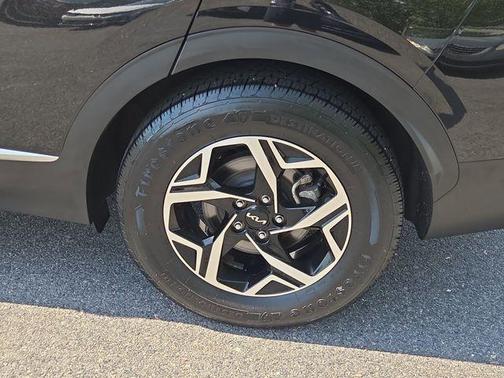Fusion Orange 2024 Kia Sportage LX