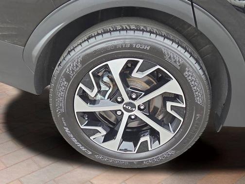Ebony Black 2024 Kia Sportage EX