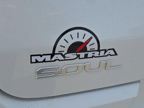 Snow White Pearl 2024 Kia Soul LX