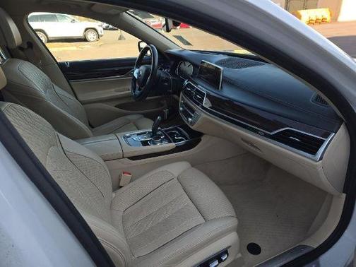 White Metallic 2016 BMW 750 i xDrive