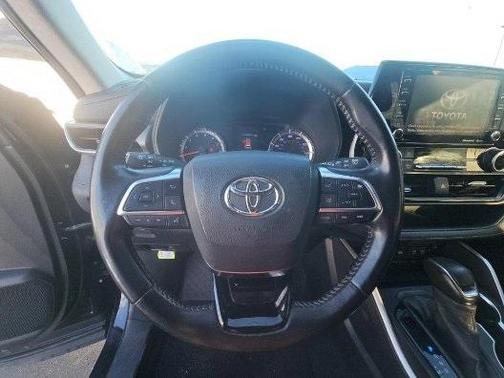 2020 Toyota Highlander LE