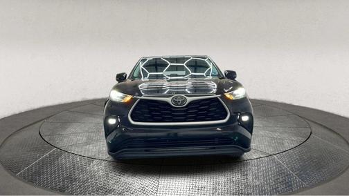 2020 Toyota Highlander LE