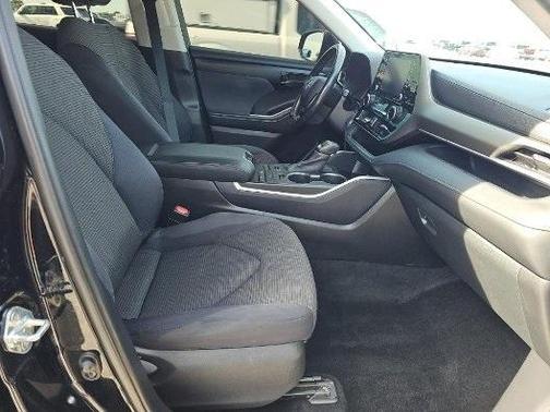 2020 Toyota Highlander LE