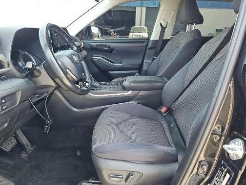 2020 Toyota Highlander LE