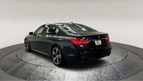 2017 BMW 750 i