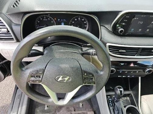 2021 Hyundai TUCSON SE
