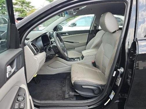 2021 Hyundai TUCSON SE