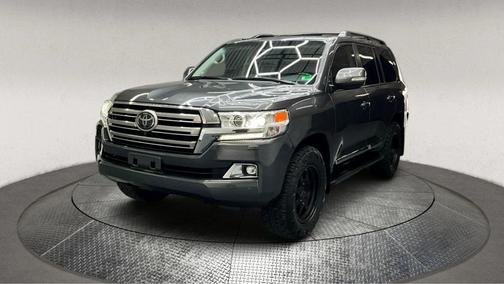2018 Toyota Land Cruiser V8