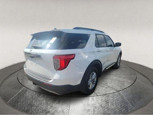Oxford White 2021 Ford Explorer XLT