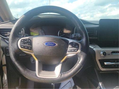 Oxford White 2021 Ford Explorer XLT
