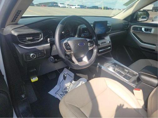 Oxford White 2021 Ford Explorer XLT
