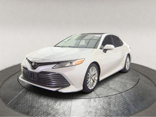 Pearl 2020 Toyota Camry XLE