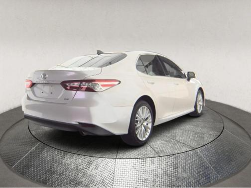 Pearl 2020 Toyota Camry XLE