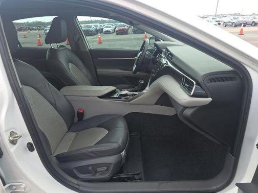 Pearl 2020 Toyota Camry XLE