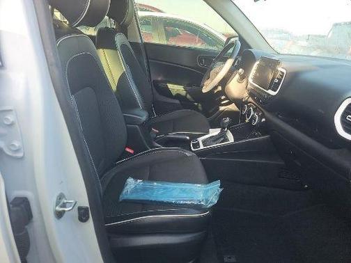 Ceramic White 2022 Hyundai VENUE Limited