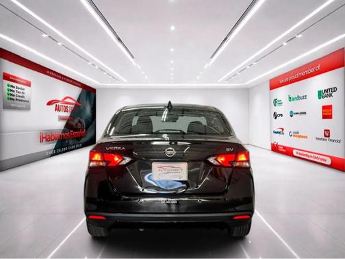 Black 2022 Nissan Versa 1.6 SV