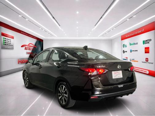 Black 2022 Nissan Versa 1.6 SV