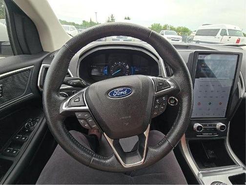 White Metallic 2022 Ford Edge SEL