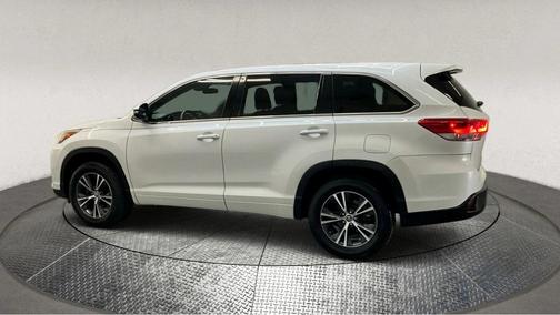 2017 Toyota Highlander LE