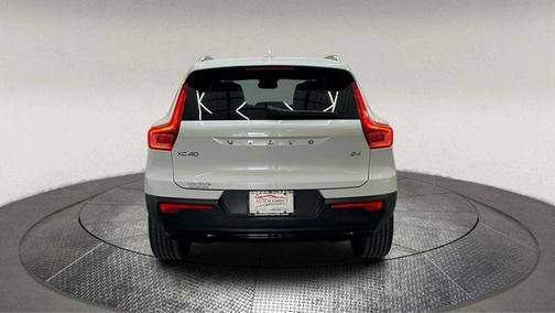 2023 Volvo XC40 B4 Ultimate Dark Theme