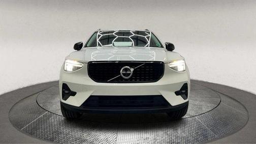 2023 Volvo XC40 B4 Ultimate Dark Theme