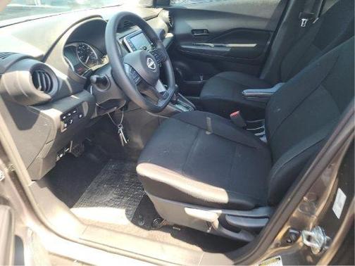 Gun Metallic 2025 Nissan Kicks Play S