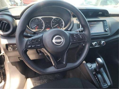 Gun Metallic 2025 Nissan Kicks Play S