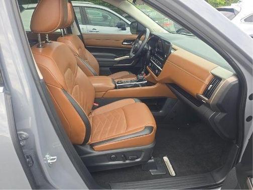Boulder Gray Pe 2024 Nissan Pathfinder Platinum