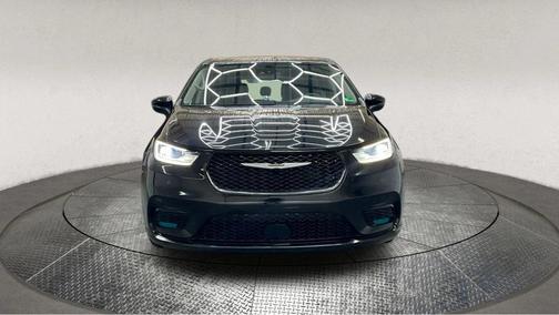2023 Chrysler Pacifica Touring-L