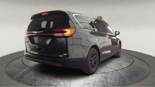 2023 Chrysler Pacifica Touring-L