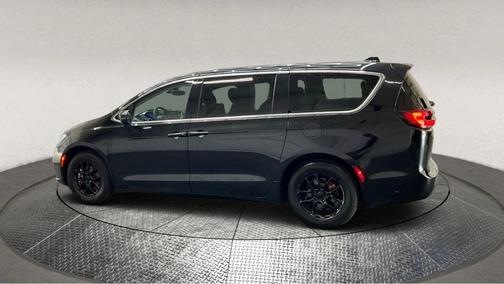 2023 Chrysler Pacifica Touring-L