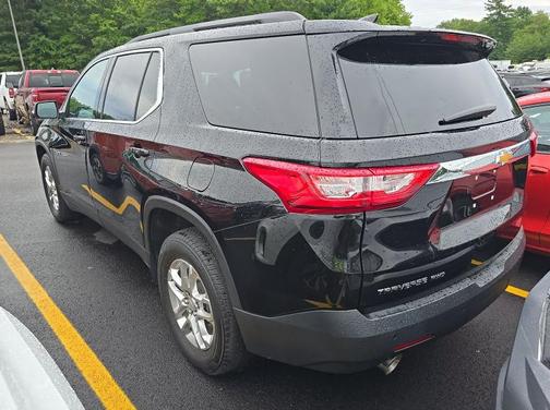 Mosaic Black Metallic 2021 Chevrolet Traverse LT Cloth