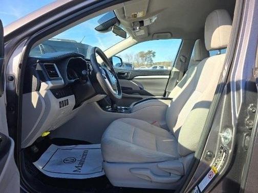 2017 Toyota Highlander LE